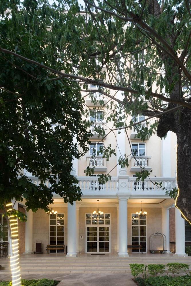 Hotel Victoria Mérida Εξωτερικό φωτογραφία The balcony of the hotel