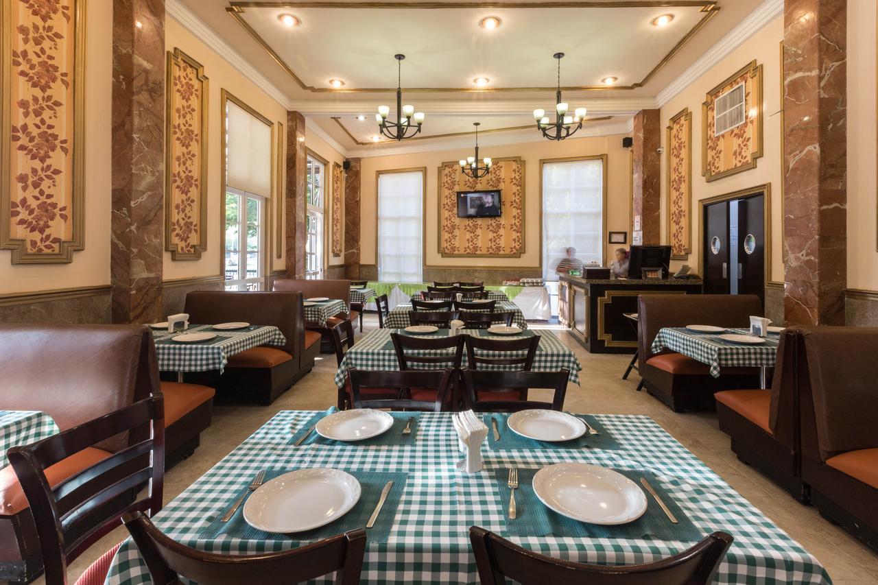 Hotel Victoria Mérida Εξωτερικό φωτογραφία The interior of a typical restaurant