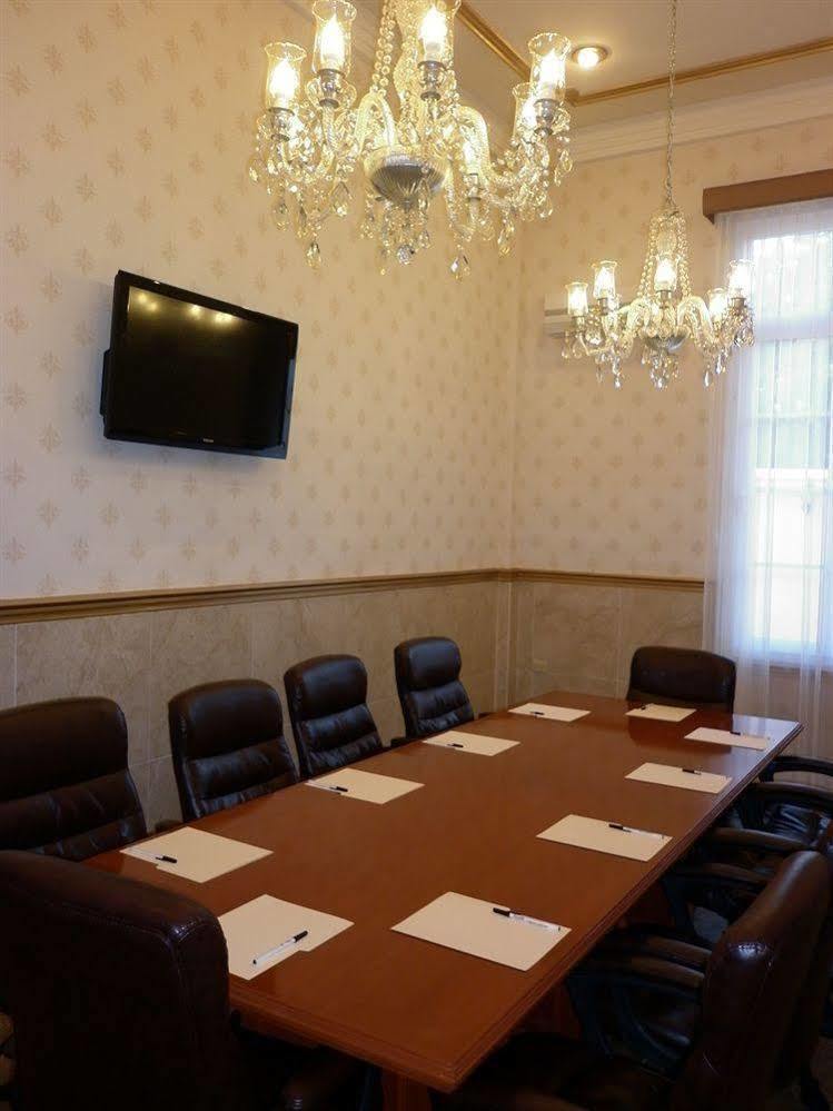 Hotel Victoria Mérida Εξωτερικό φωτογραφία The boardroom of the Governor's Office